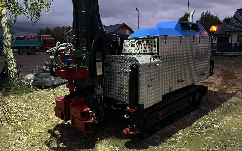 Wiertnica gąsienicowa do studni głębinowej